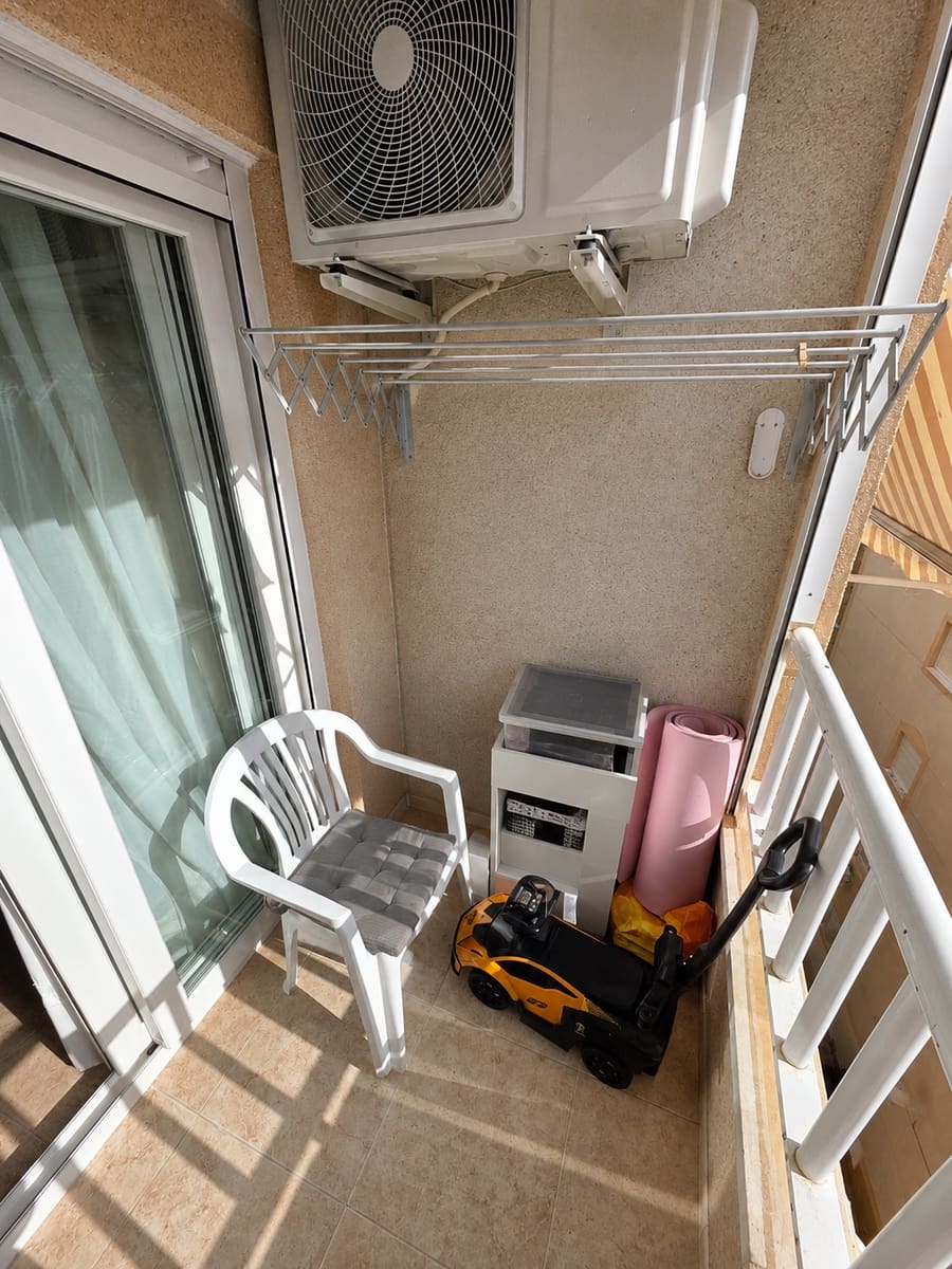 2 bedroom Apartment for sale in Torrevieja with pool - € 125,000 (Ref: 10018221)