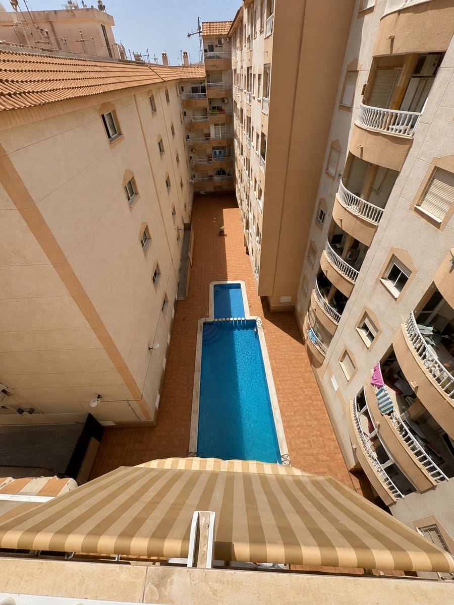 2 bedroom Apartment for sale in Torrevieja with pool - € 125,000 (Ref: 10018221)