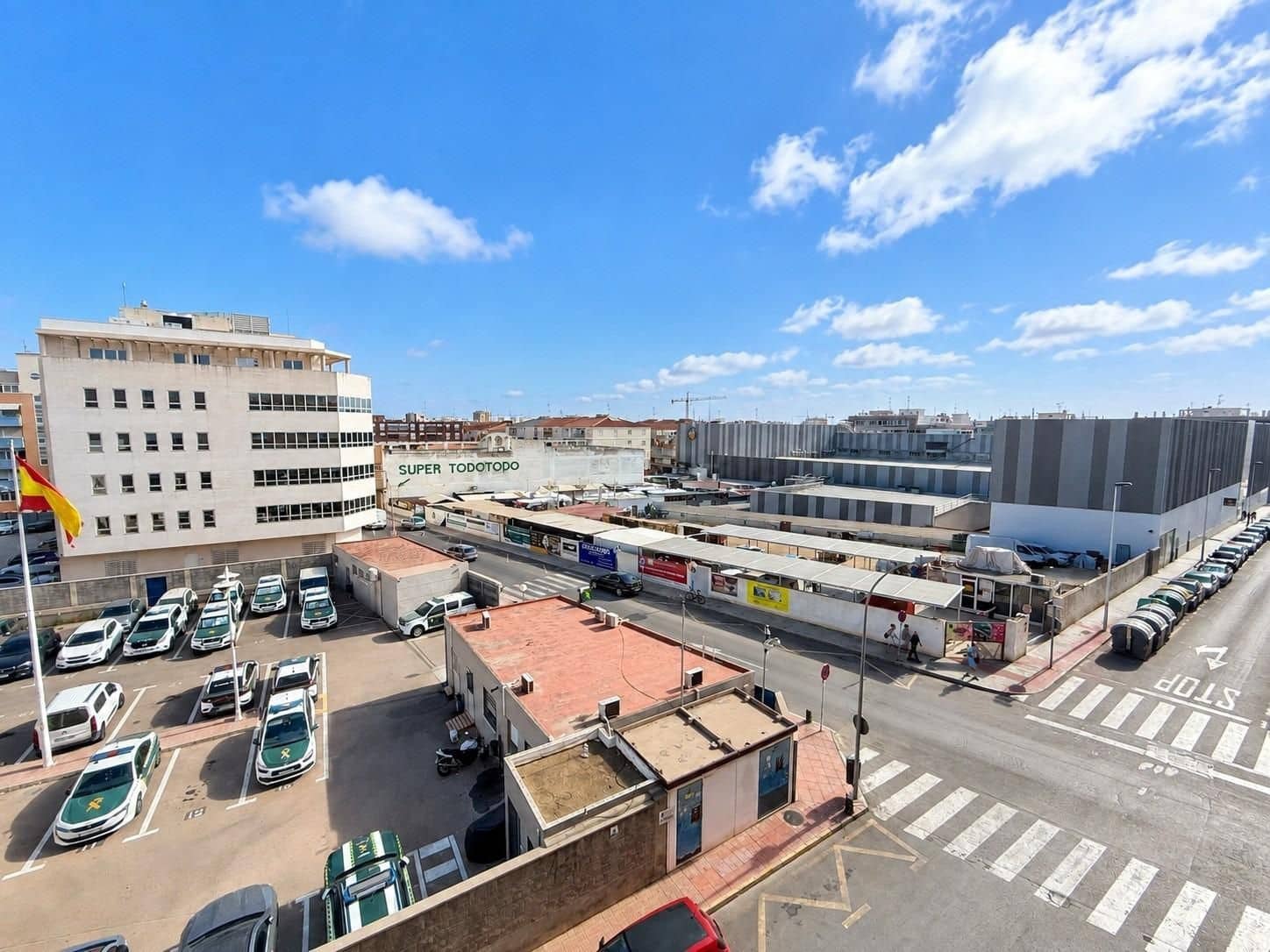 Apartamento de 2 habitaciones en Torrevieja en venta con piscina garaje - 135.000 € (Ref: 10020142)