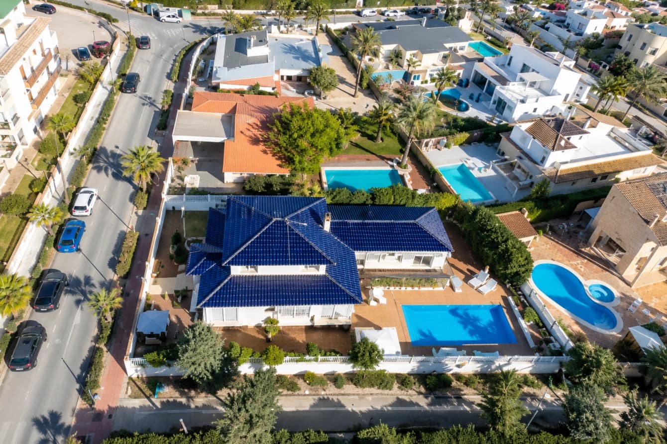 5 slaapkamer Villa te koop in Torrevieja met zwembad garage - € 1.170.000 (Ref: 10023565)