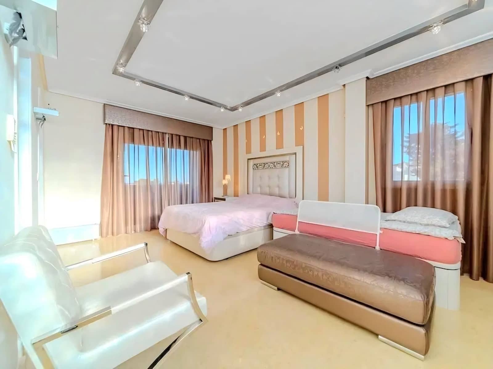 5 slaapkamer Villa te koop in Torrevieja met zwembad garage - € 1.170.000 (Ref: 10023565)