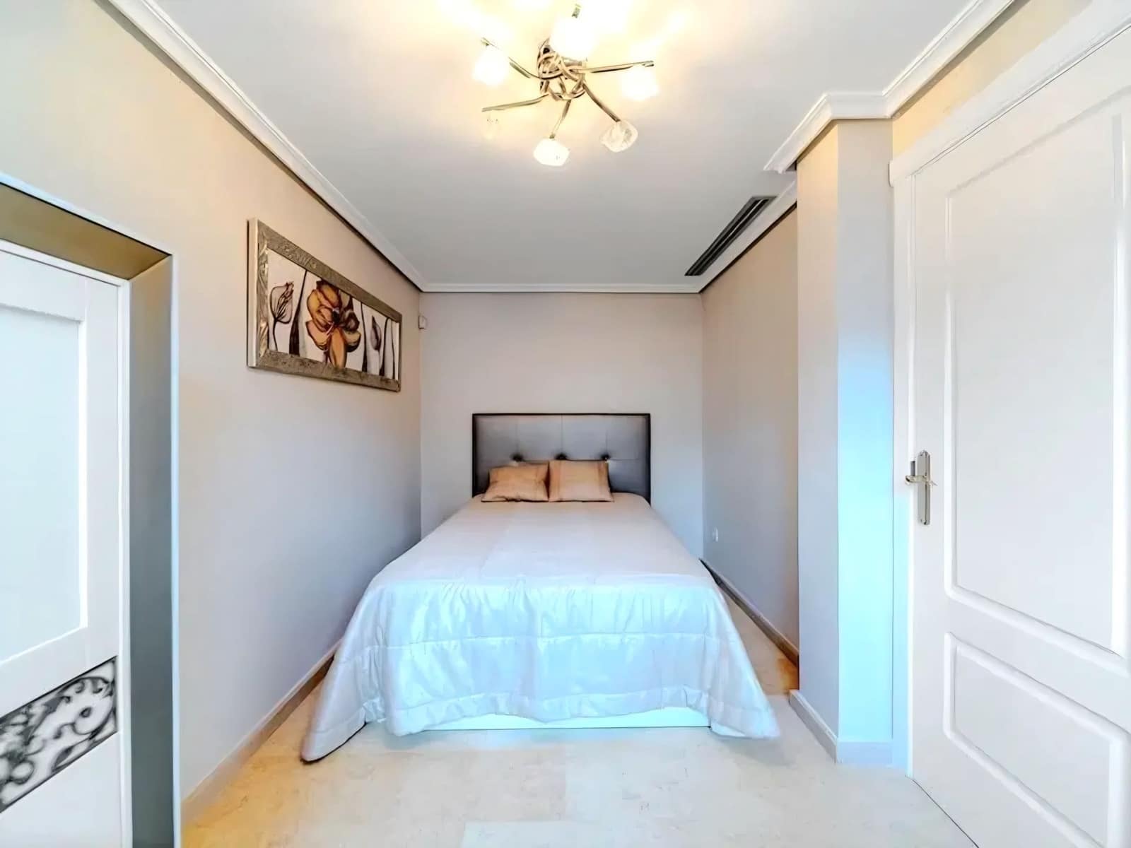 5 slaapkamer Villa te koop in Torrevieja met zwembad garage - € 1.170.000 (Ref: 10023565)