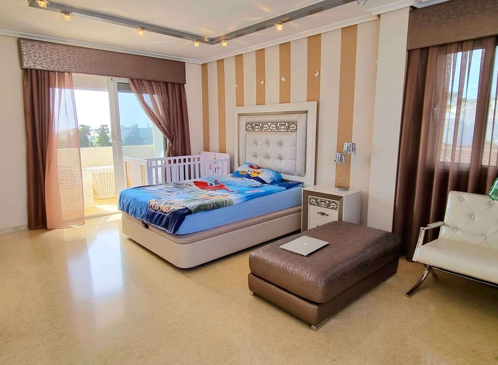 5 slaapkamer Villa te koop in Torrevieja met zwembad garage - € 1.170.000 (Ref: 10023565)