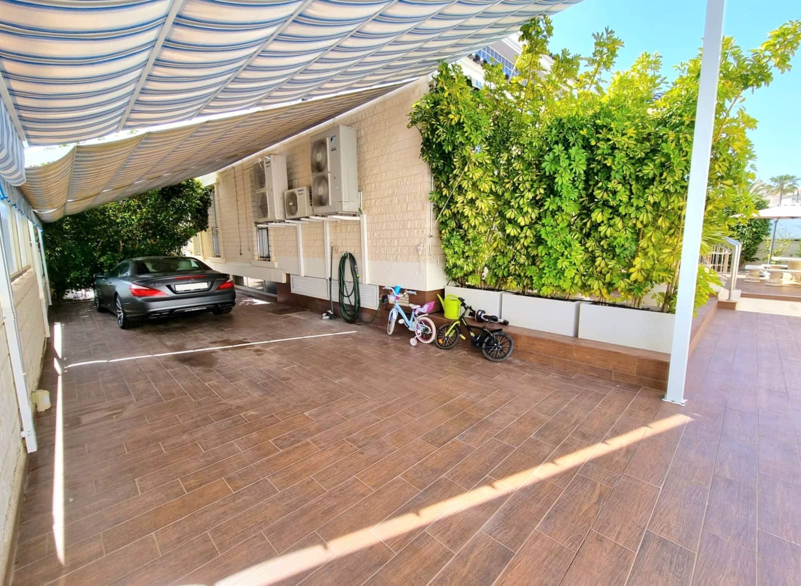 5 slaapkamer Villa te koop in Torrevieja met zwembad garage - € 1.170.000 (Ref: 10023565)