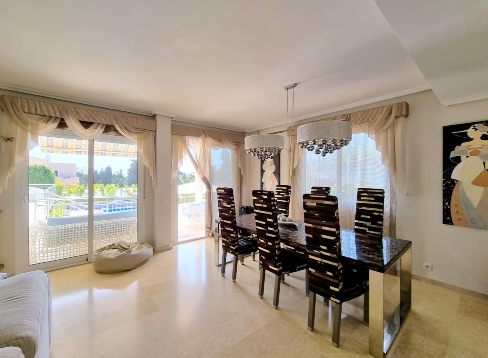 5 slaapkamer Villa te koop in Torrevieja met zwembad garage - € 1.170.000 (Ref: 10023565)