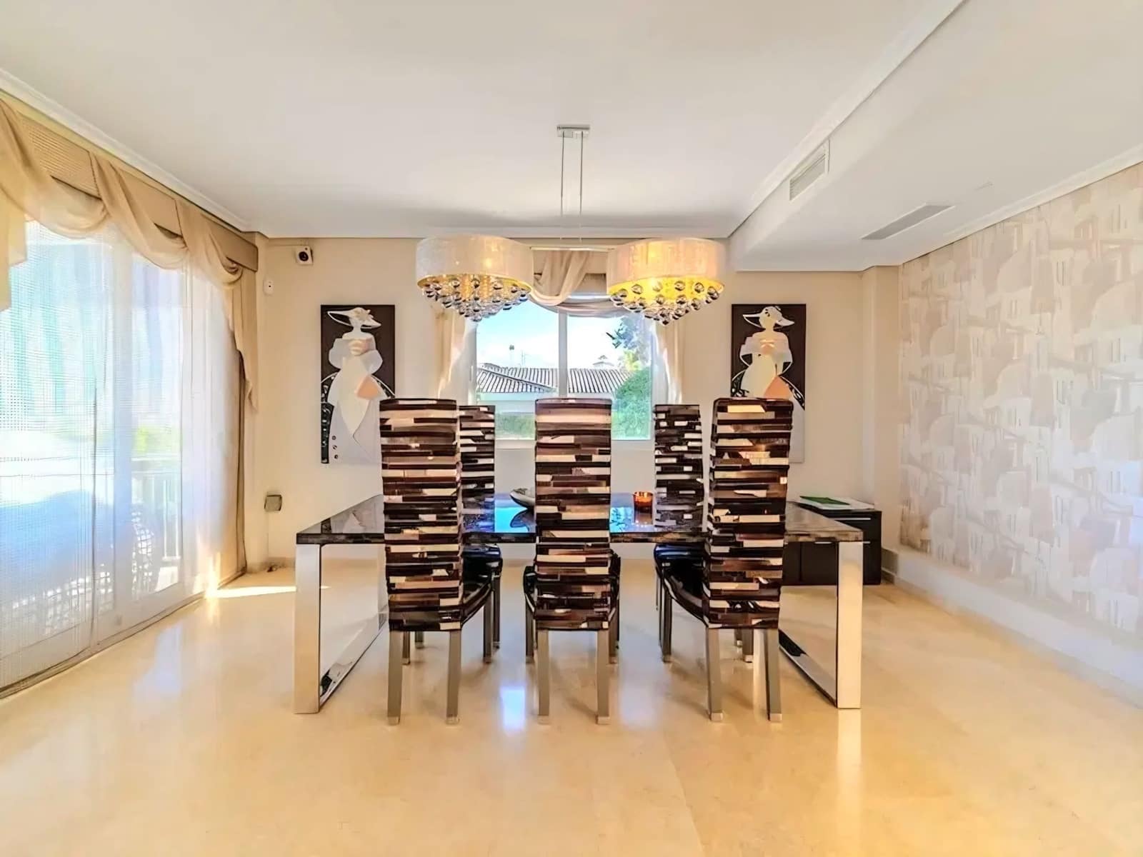 5 slaapkamer Villa te koop in Torrevieja met zwembad garage - € 1.170.000 (Ref: 10023565)