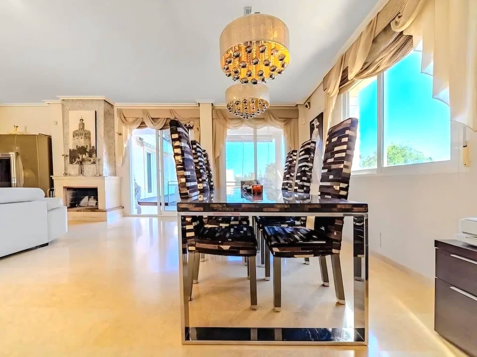 5 slaapkamer Villa te koop in Torrevieja met zwembad garage - € 1.170.000 (Ref: 10023565)