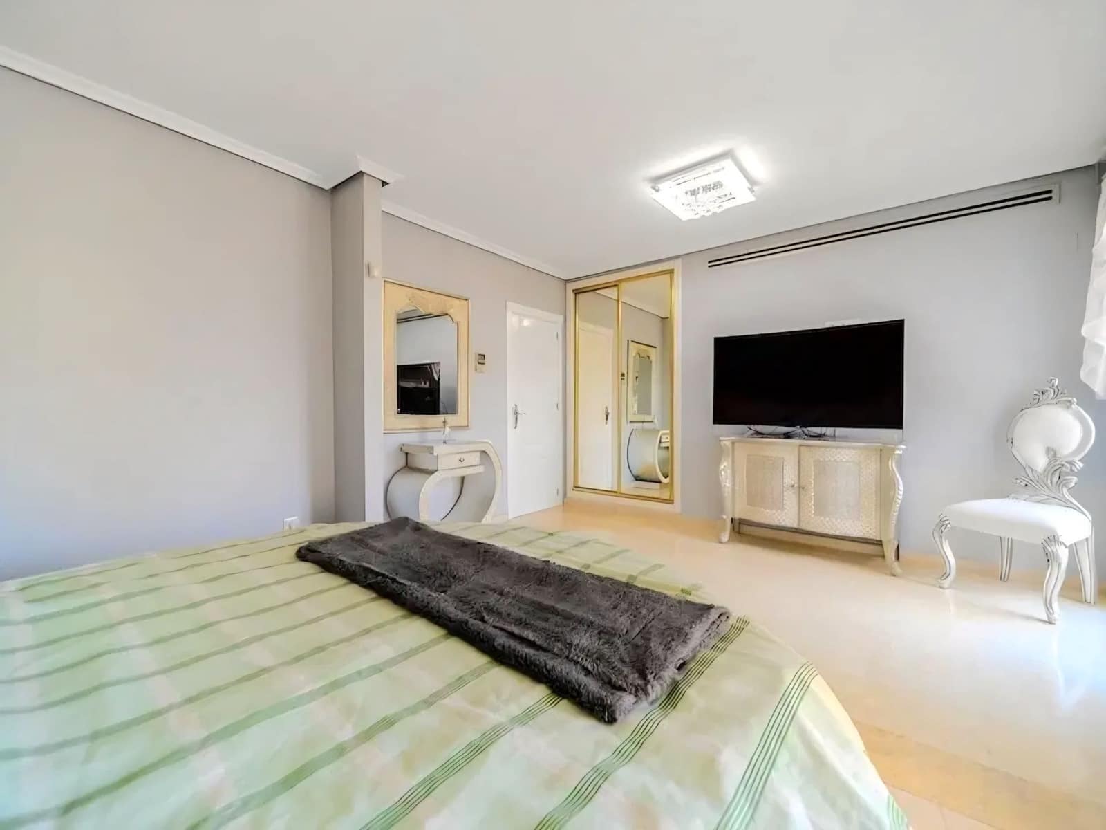 5 slaapkamer Villa te koop in Torrevieja met zwembad garage - € 1.170.000 (Ref: 10023565)