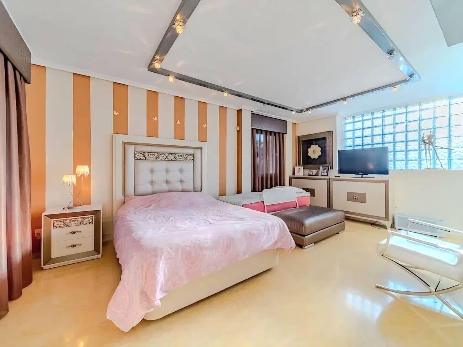 5 slaapkamer Villa te koop in Torrevieja met zwembad garage - € 1.170.000 (Ref: 10023565)