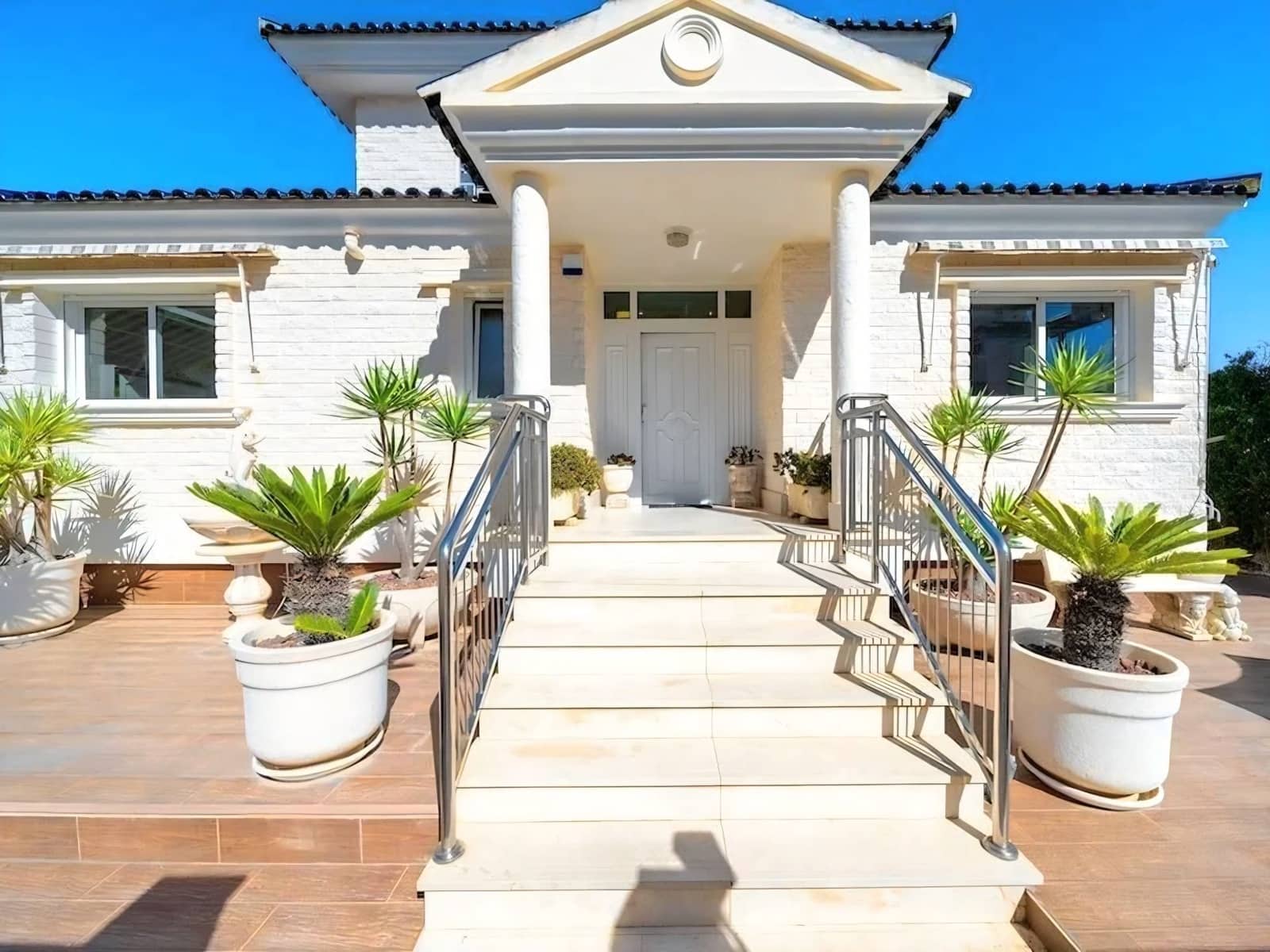 5 slaapkamer Villa te koop in Torrevieja met zwembad garage - € 1.170.000 (Ref: 10023565)