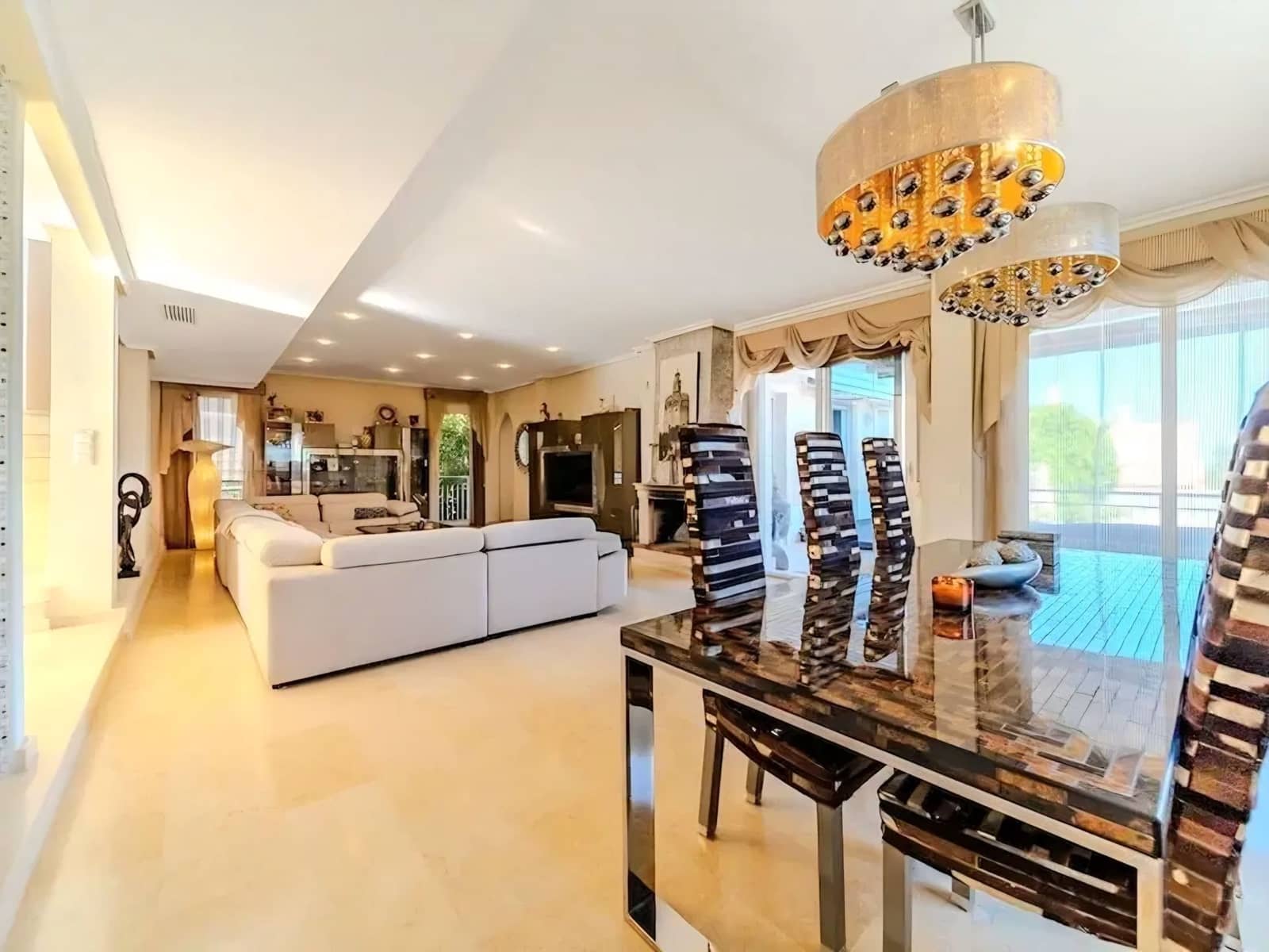5 slaapkamer Villa te koop in Torrevieja met zwembad garage - € 1.170.000 (Ref: 10023565)