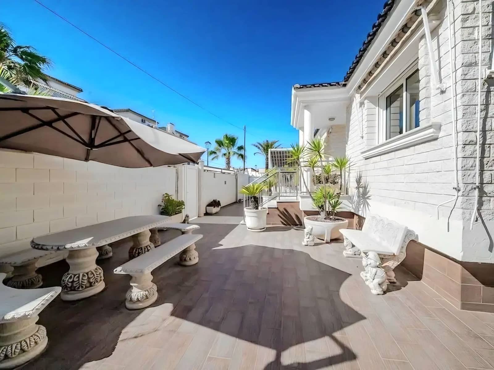 5 slaapkamer Villa te koop in Torrevieja met zwembad garage - € 1.170.000 (Ref: 10023565)