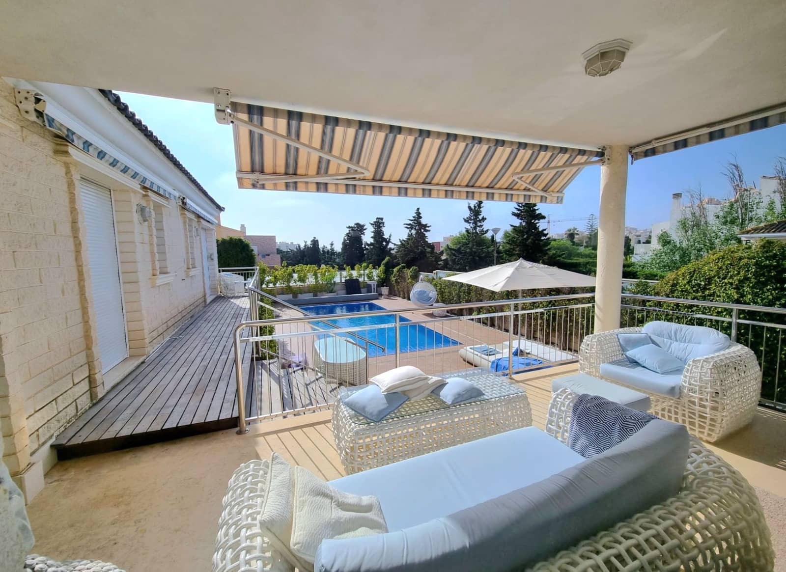 5 slaapkamer Villa te koop in Torrevieja met zwembad garage - € 1.170.000 (Ref: 10023565)