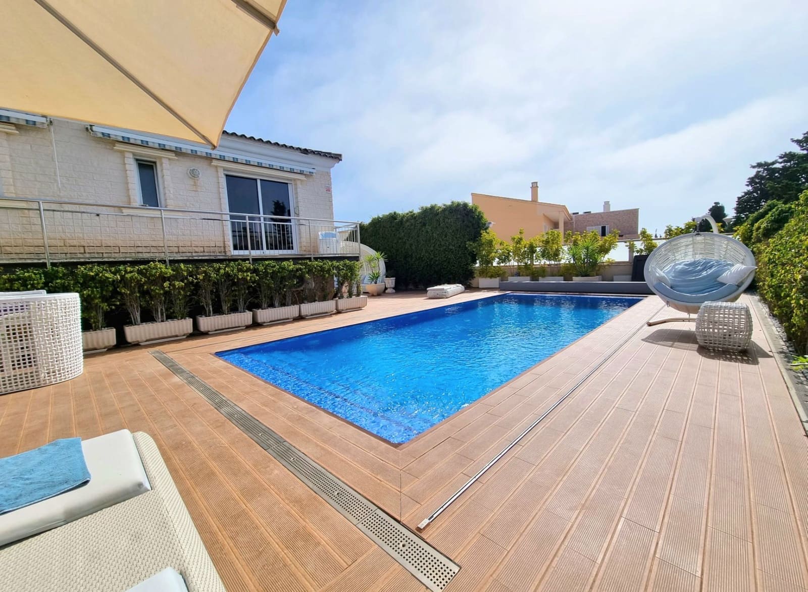 5 slaapkamer Villa te koop in Torrevieja met zwembad garage - € 1.170.000 (Ref: 10023565)