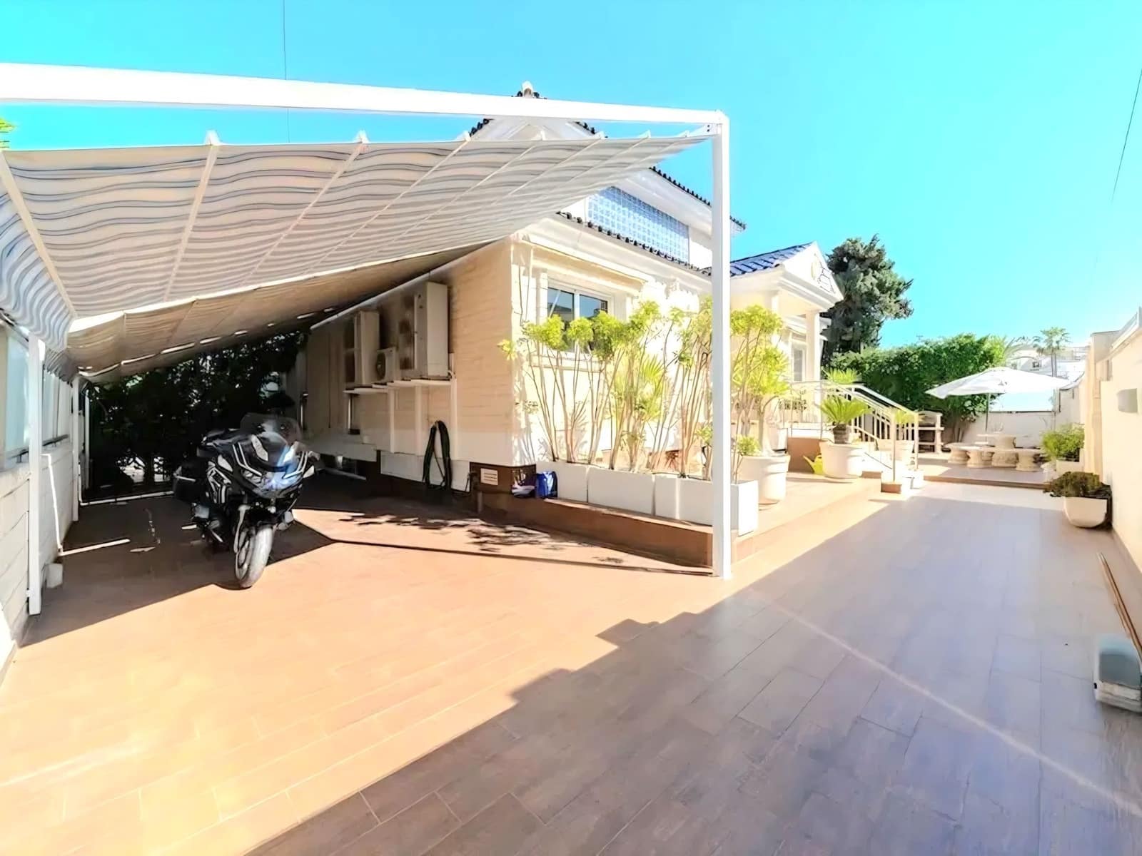 5 slaapkamer Villa te koop in Torrevieja met zwembad garage - € 1.170.000 (Ref: 10023565)