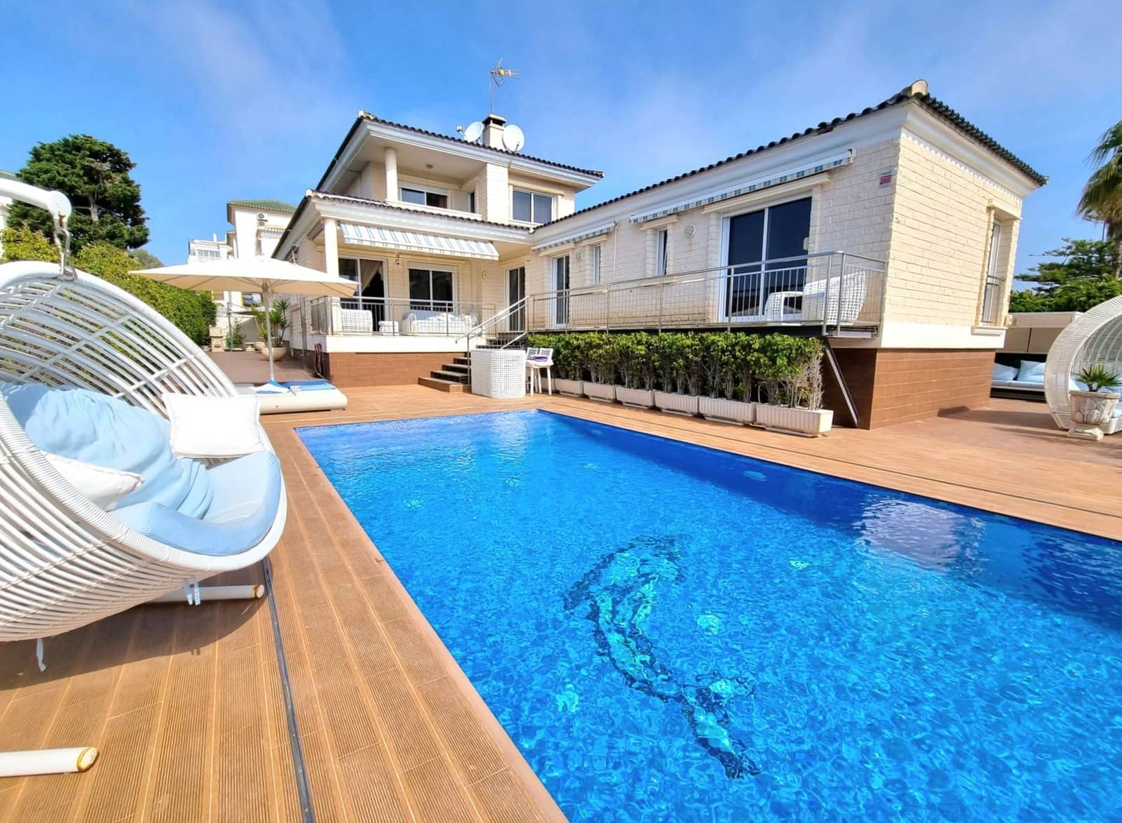 5 slaapkamer Villa te koop in Torrevieja met zwembad garage - € 1.170.000 (Ref: 10023565)