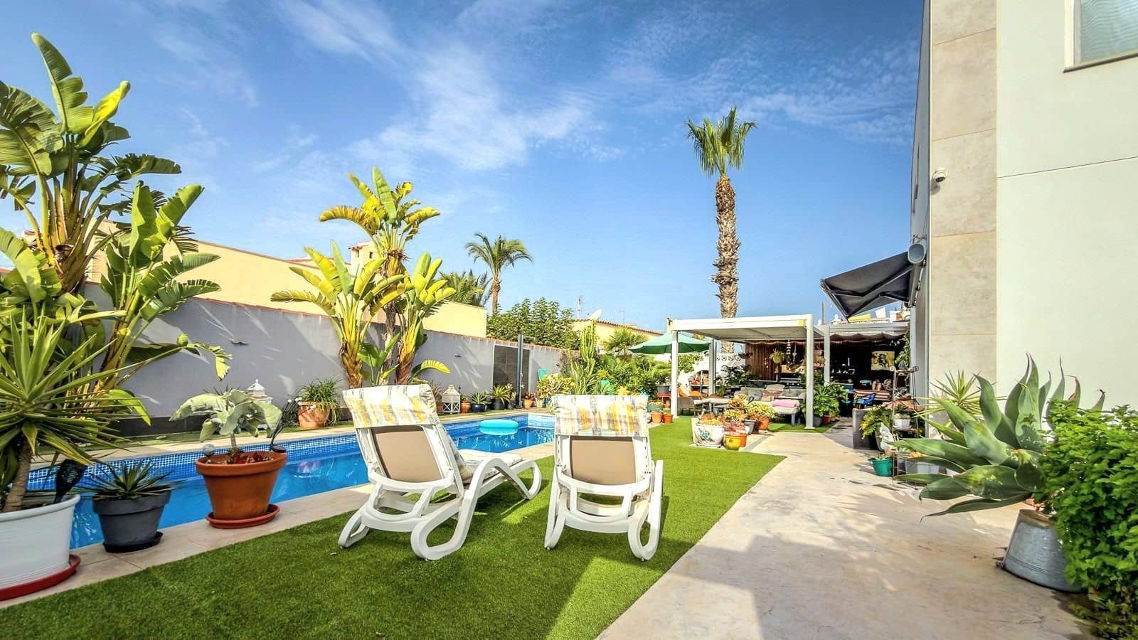2 bedroom Villa for sale in Torrevieja with pool garage - € 465,000 (Ref: 10025095)