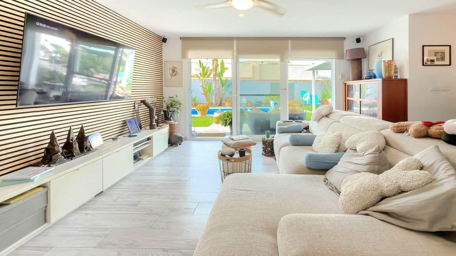 2 bedroom Villa for sale in Torrevieja with pool garage - € 465,000 (Ref: 10025095)