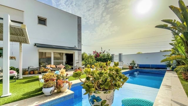 2 bedroom Villa for sale in El Chaparral - La Siesta - La Torreta, Torrevieja with pool garage - € 465,000 (Ref: 10025095)