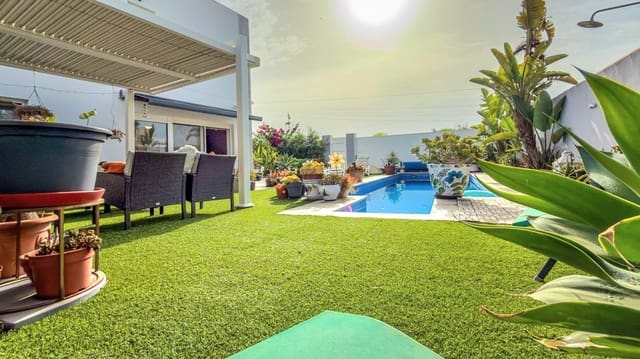 2 bedroom Villa for sale in El Chaparral - La Siesta - La Torreta, Torrevieja with pool garage - € 465,000 (Ref: 10025095)