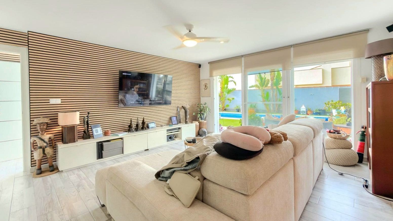 2 bedroom Villa for sale in Torrevieja with pool garage - € 465,000 (Ref: 10025095)