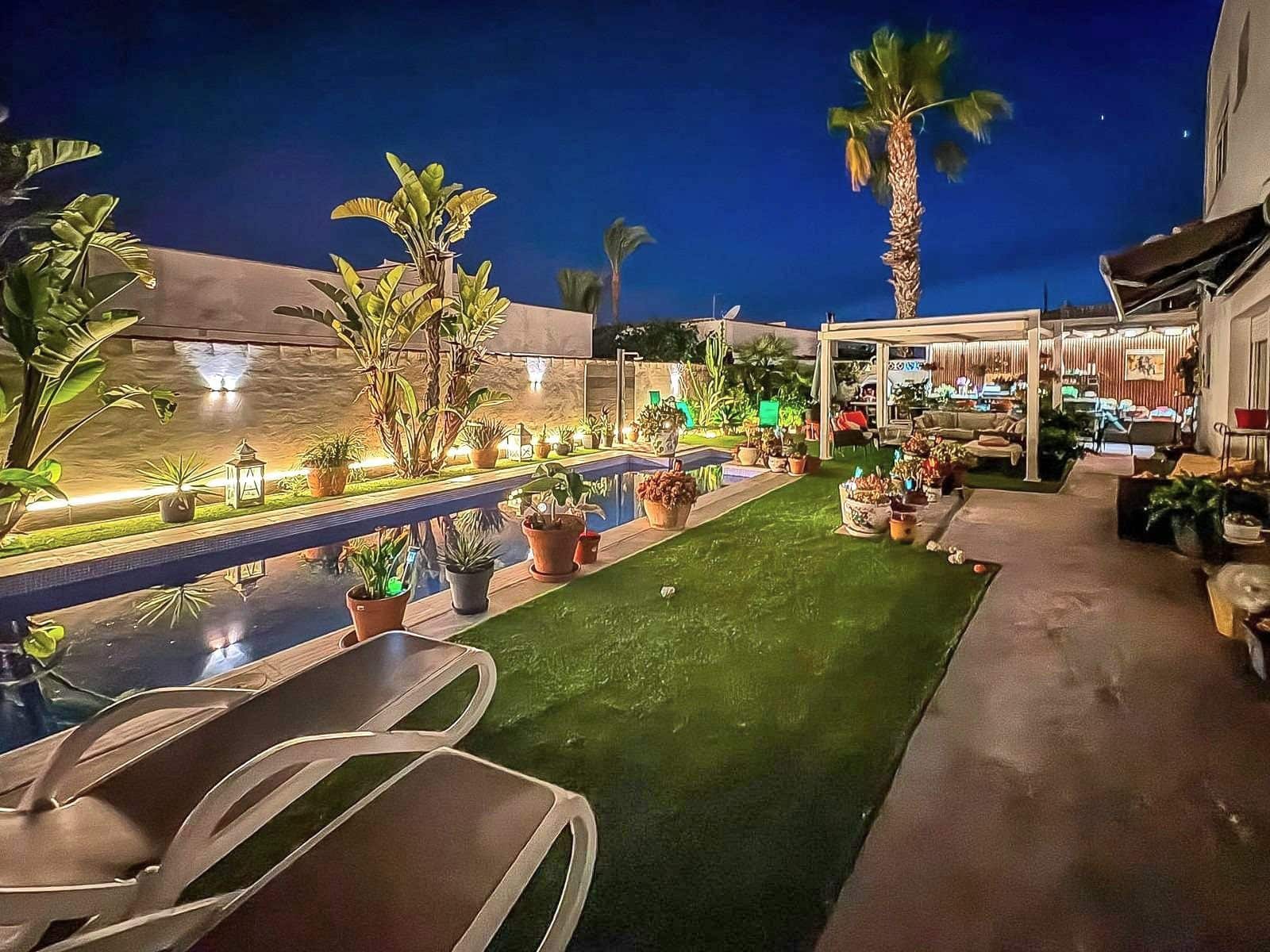 2 bedroom Villa for sale in Torrevieja with pool garage - € 465,000 (Ref: 10025095)