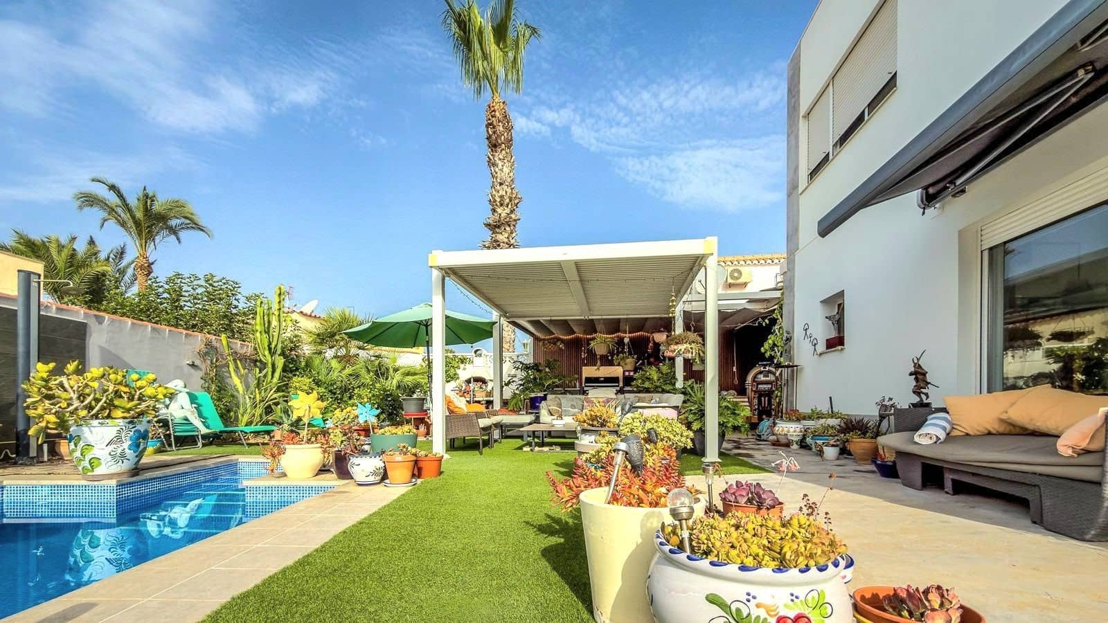 2 bedroom Villa for sale in Torrevieja with pool garage - € 465,000 (Ref: 10025095)