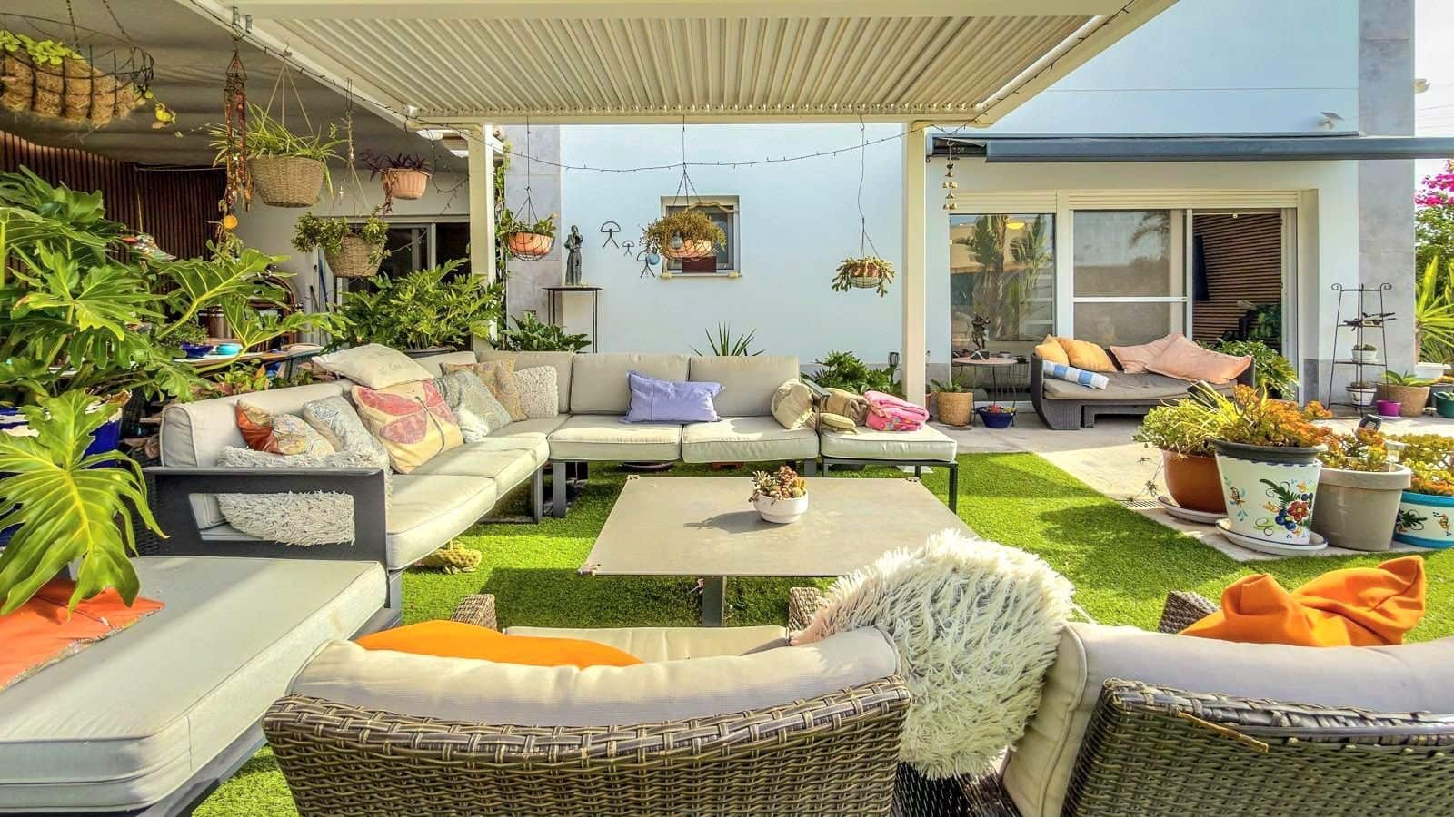 2 bedroom Villa for sale in Torrevieja with pool garage - € 465,000 (Ref: 10025095)