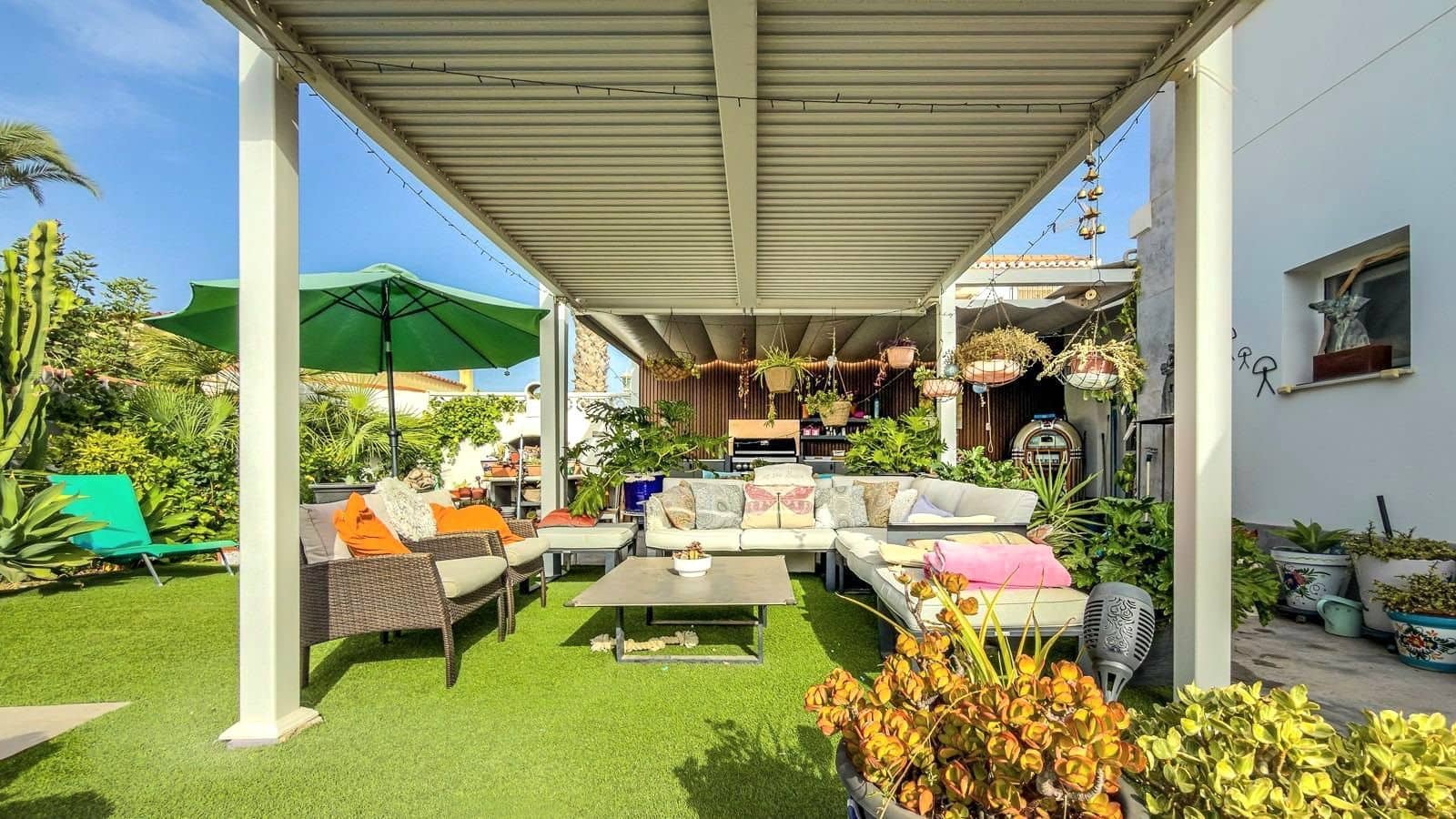 2 bedroom Villa for sale in Torrevieja with pool garage - € 465,000 (Ref: 10025095)