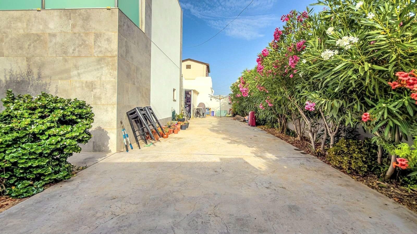 2 bedroom Villa for sale in Torrevieja with pool garage - € 465,000 (Ref: 10025095)
