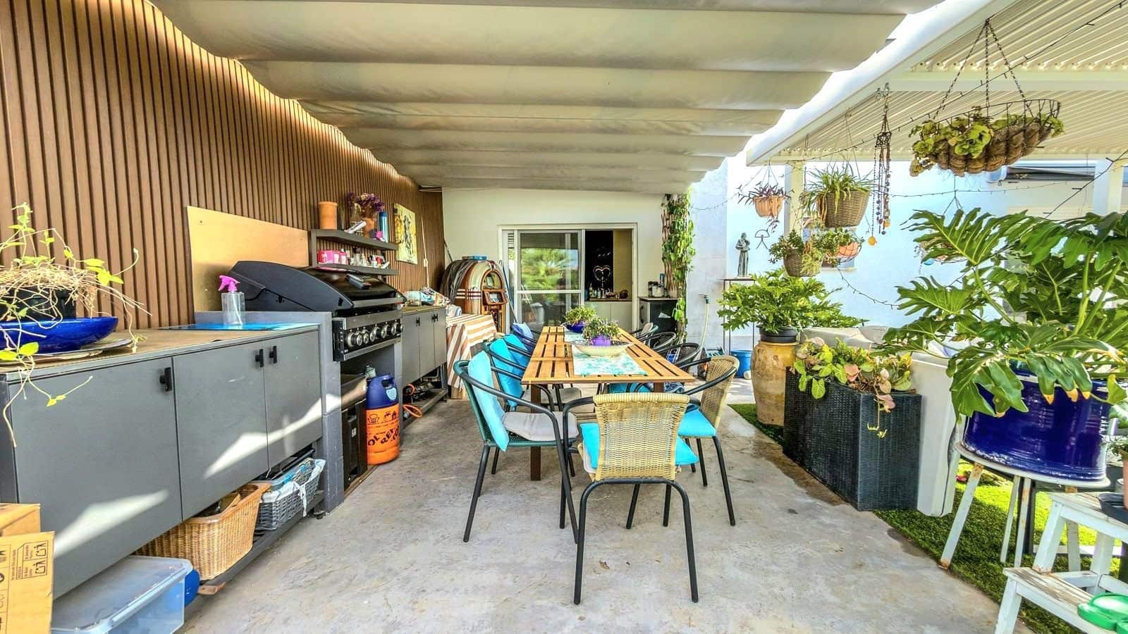 2 bedroom Villa for sale in Torrevieja with pool garage - € 465,000 (Ref: 10025095)