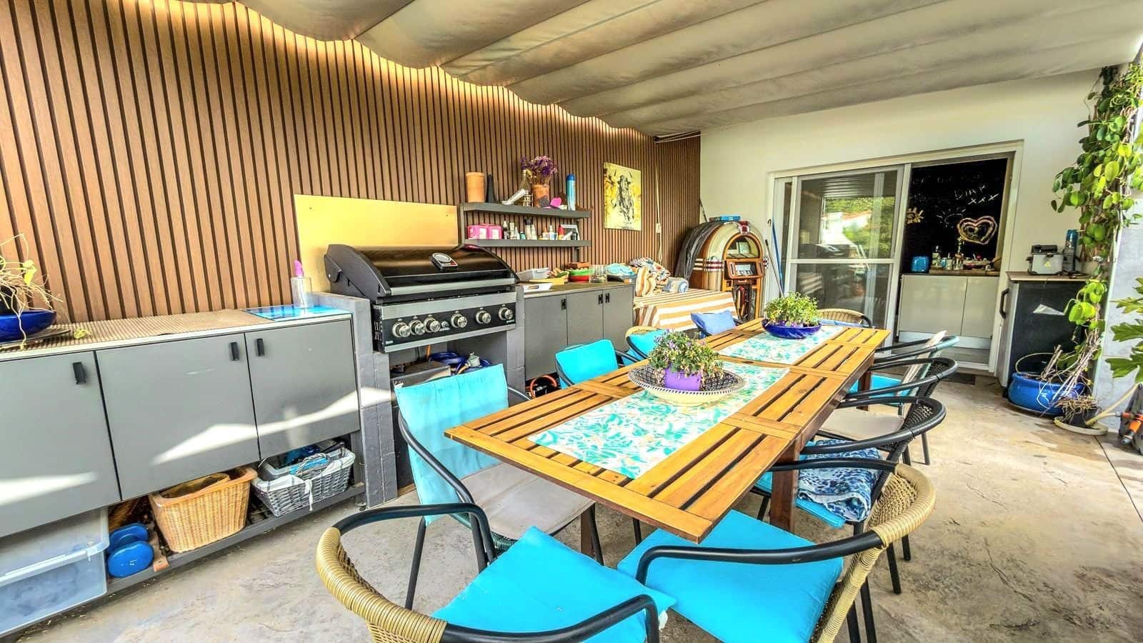 2 bedroom Villa for sale in Torrevieja with pool garage - € 465,000 (Ref: 10025095)
