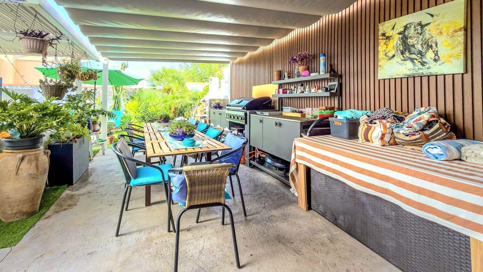 2 bedroom Villa for sale in Torrevieja with pool garage - € 465,000 (Ref: 10025095)
