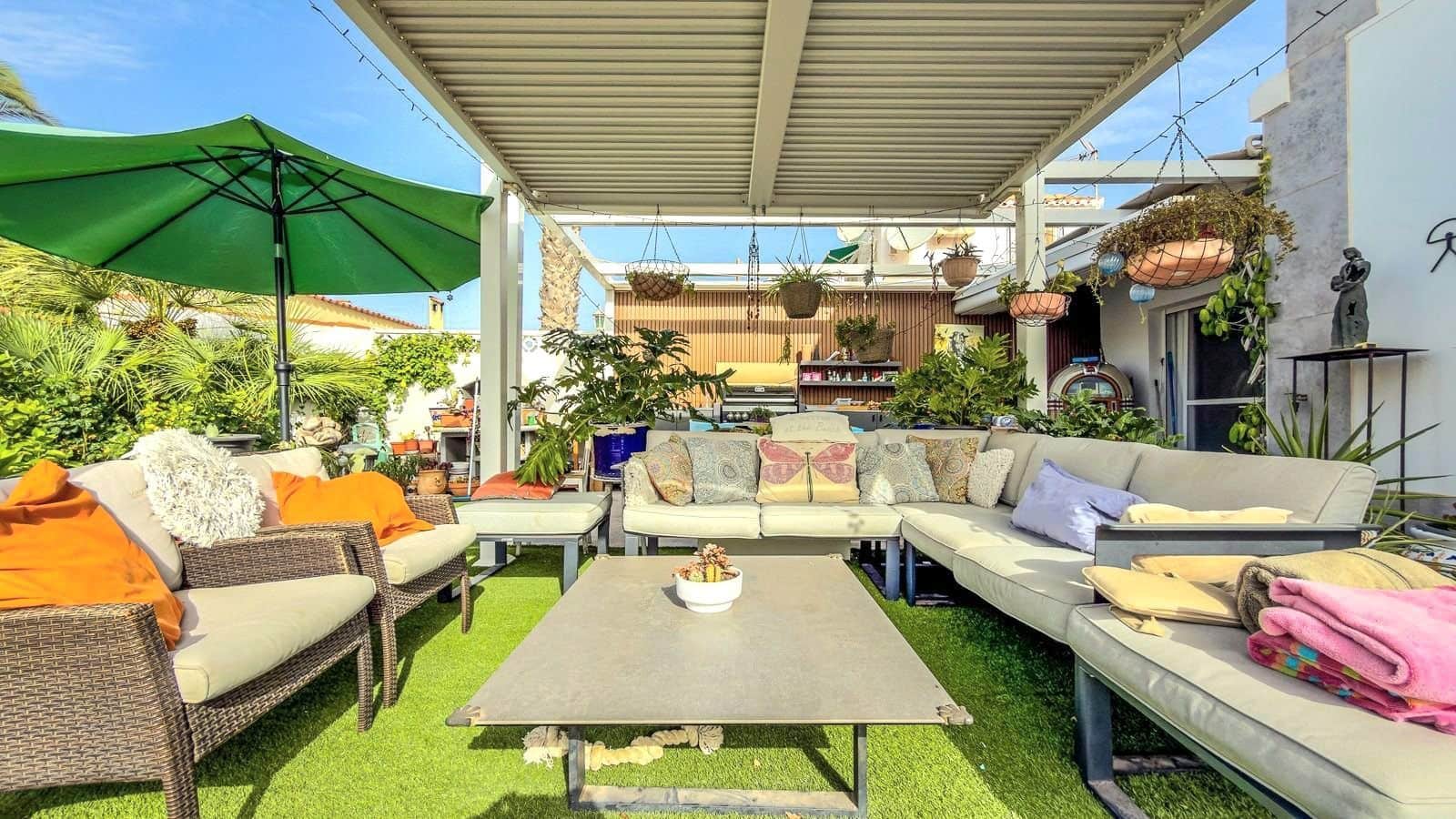 2 bedroom Villa for sale in Torrevieja with pool garage - € 465,000 (Ref: 10025095)