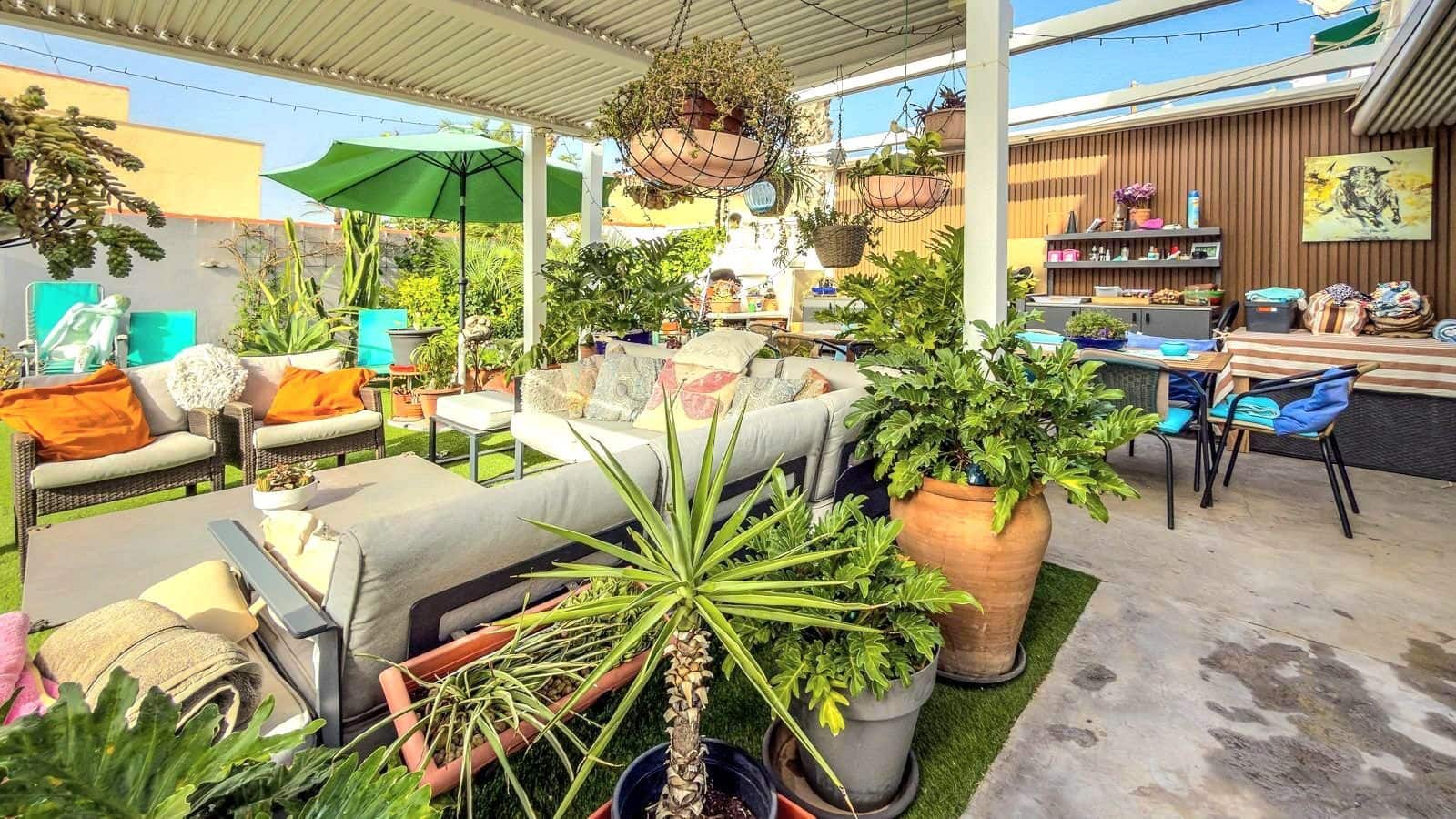2 bedroom Villa for sale in Torrevieja with pool garage - € 465,000 (Ref: 10025095)