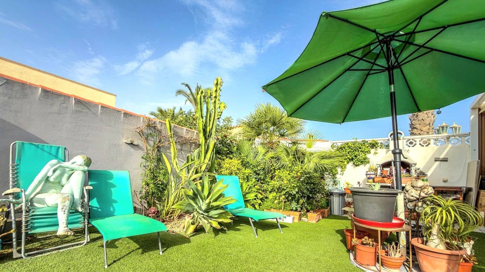 2 bedroom Villa for sale in Torrevieja with pool garage - € 465,000 (Ref: 10025095)