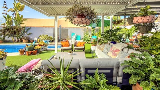 2 bedroom Villa for sale in El Chaparral - La Siesta - La Torreta, Torrevieja with pool garage - € 465,000 (Ref: 10025095)