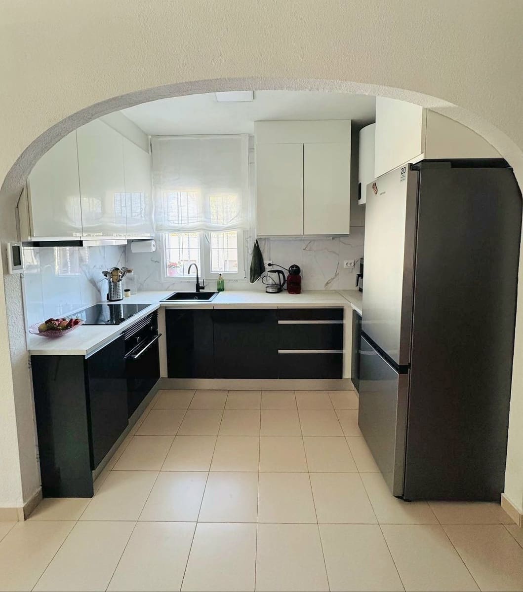 4 soveværelse Semi-Rækkehus til salg i Orihuela Costa med swimmingpool garage - € 219.000 (Ref: 10026766)