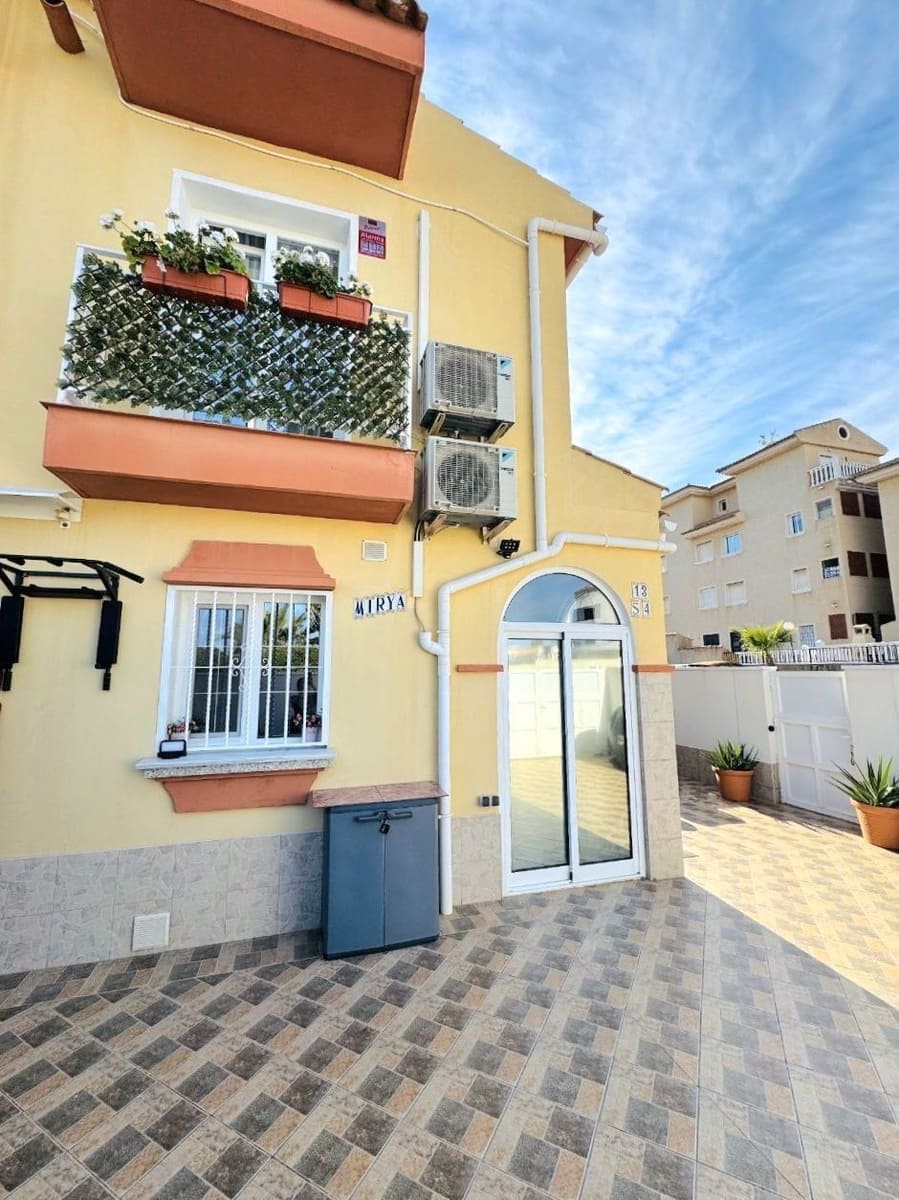 4 soveværelse Semi-Rækkehus til salg i Orihuela Costa med swimmingpool garage - € 219.000 (Ref: 10026766)