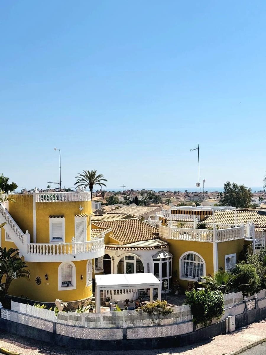4 soveværelse Semi-Rækkehus til salg i Orihuela Costa med swimmingpool garage - € 219.000 (Ref: 10026766)