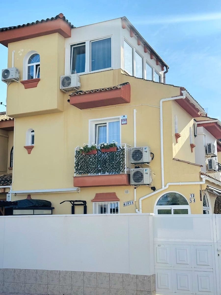 4 soveværelse Semi-Rækkehus til salg i Orihuela Costa med swimmingpool garage - € 219.000 (Ref: 10026766)