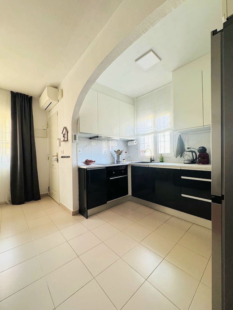 4 soveværelse Semi-Rækkehus til salg i Orihuela Costa med swimmingpool garage - € 219.000 (Ref: 10026766)