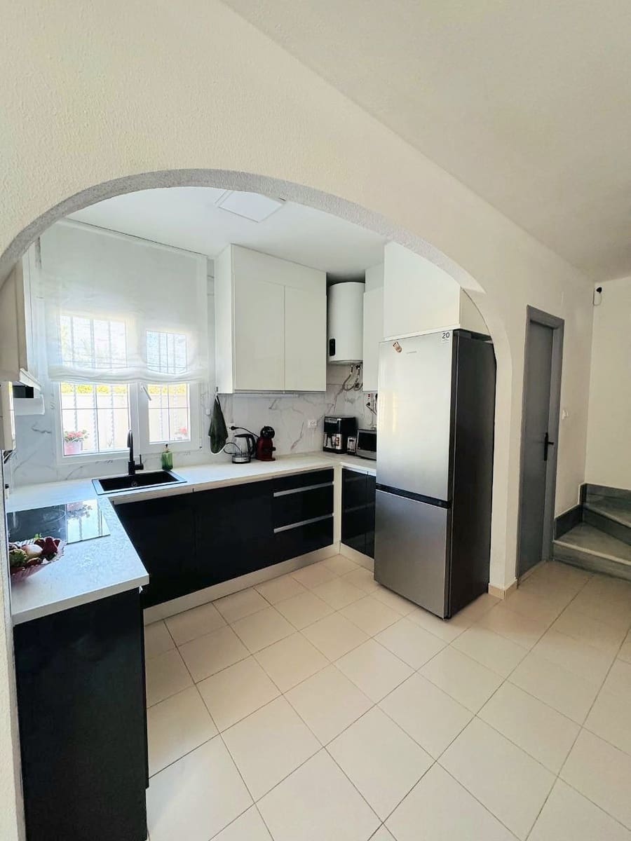 4 soveværelse Semi-Rækkehus til salg i Orihuela Costa med swimmingpool garage - € 219.000 (Ref: 10026766)