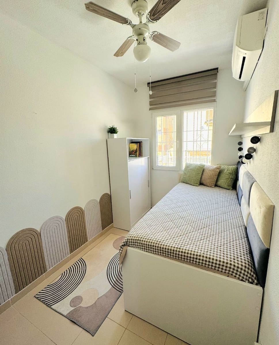 4 soveværelse Semi-Rækkehus til salg i Orihuela Costa med swimmingpool garage - € 219.000 (Ref: 10026766)