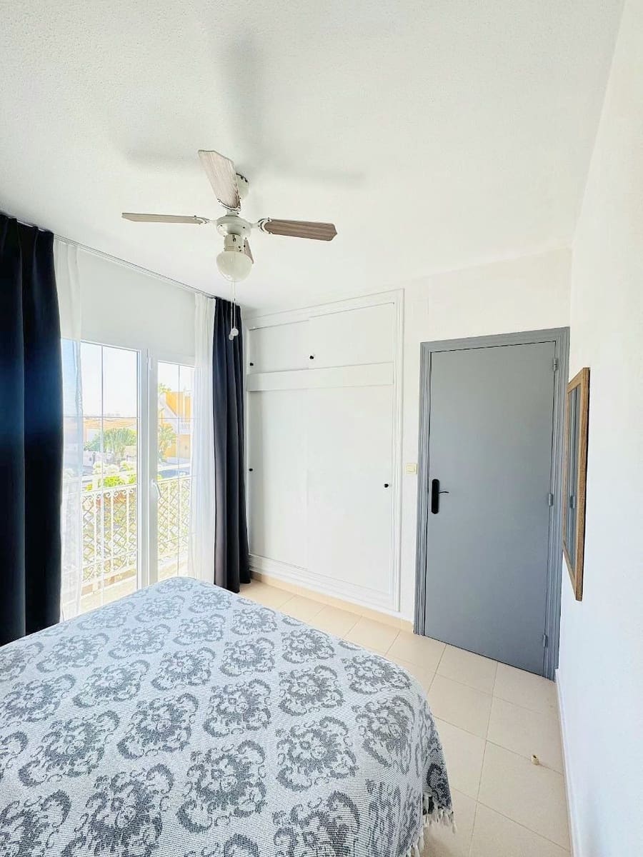 4 soveværelse Semi-Rækkehus til salg i Orihuela Costa med swimmingpool garage - € 219.000 (Ref: 10026766)