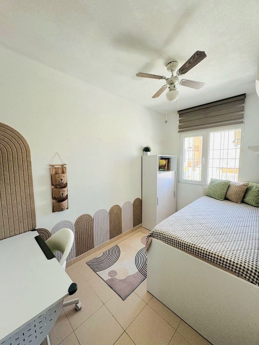4 soveværelse Semi-Rækkehus til salg i Orihuela Costa med swimmingpool garage - € 219.000 (Ref: 10026766)