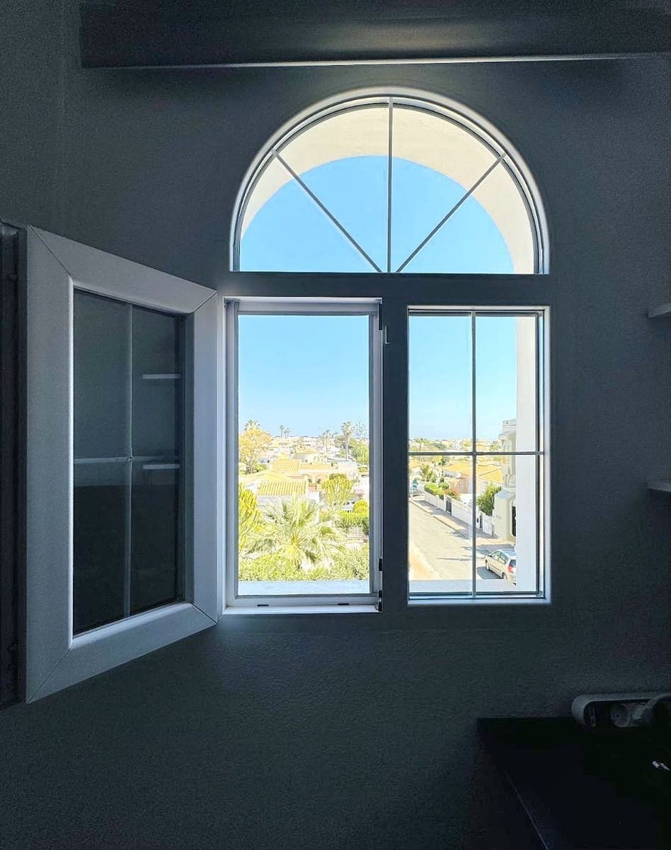 4 soveværelse Semi-Rækkehus til salg i Orihuela Costa med swimmingpool garage - € 219.000 (Ref: 10026766)