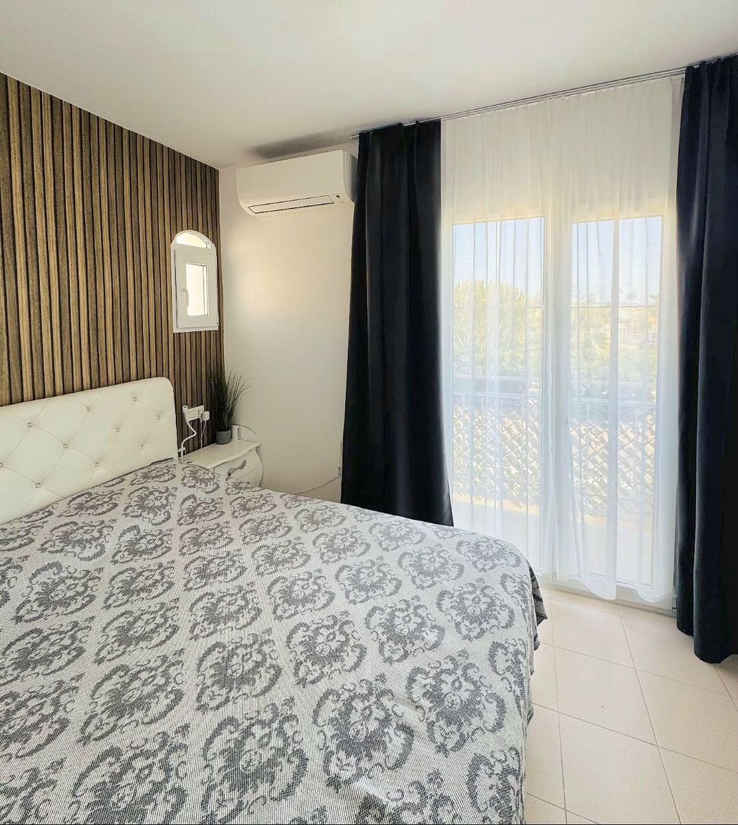 4 soveværelse Semi-Rækkehus til salg i Orihuela Costa med swimmingpool garage - € 219.000 (Ref: 10026766)