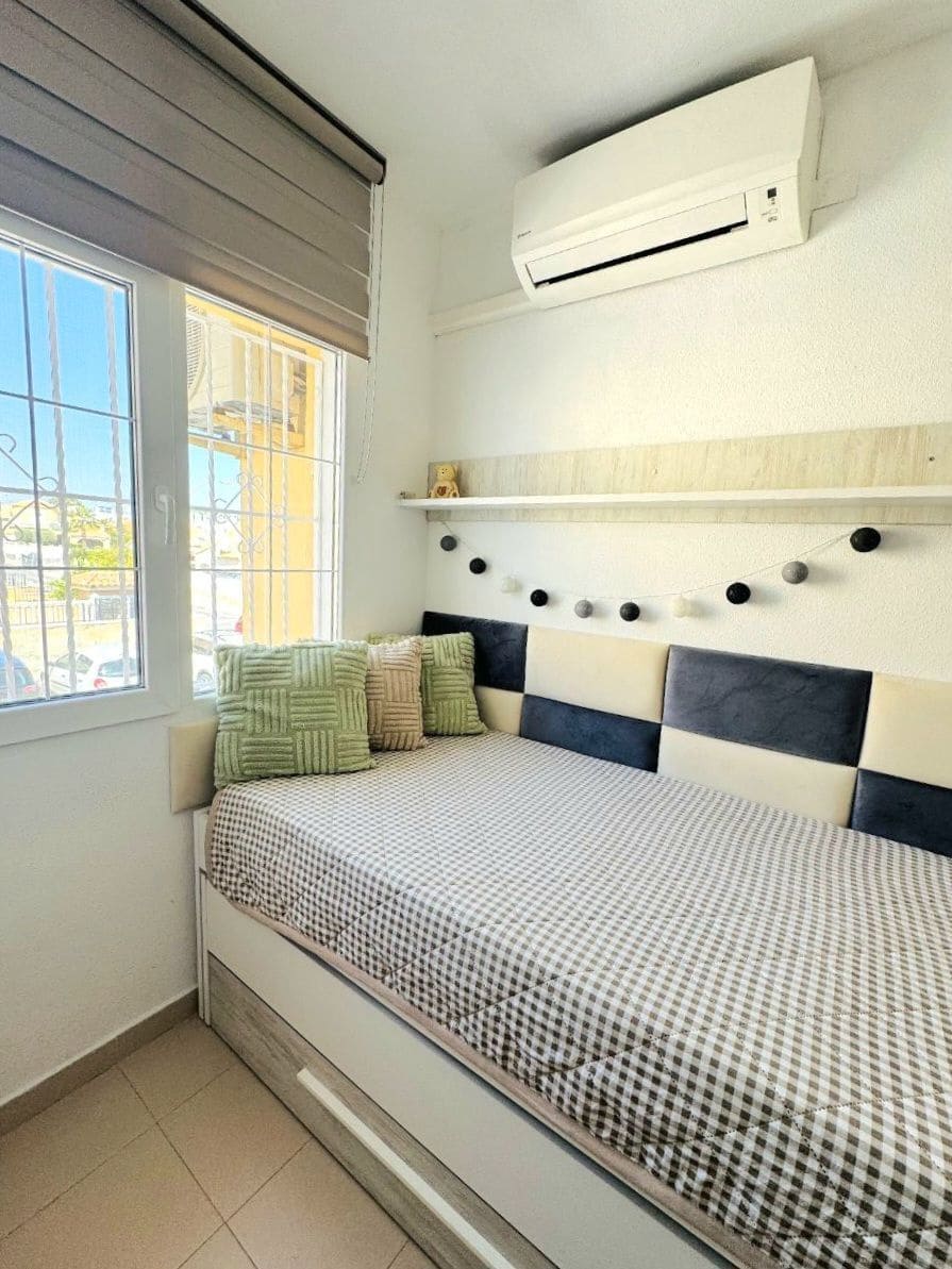 4 soveværelse Semi-Rækkehus til salg i Orihuela Costa med swimmingpool garage - € 219.000 (Ref: 10026766)