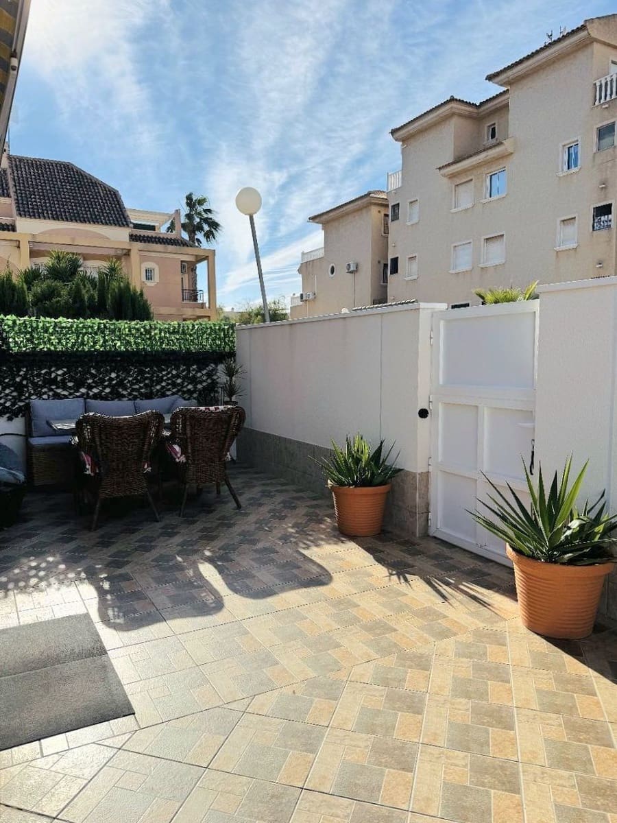 4 soveværelse Semi-Rækkehus til salg i Orihuela Costa med swimmingpool garage - € 219.000 (Ref: 10026766)